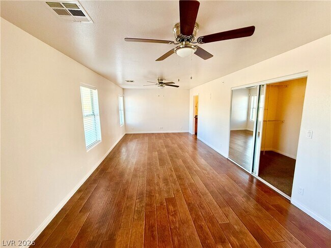 Building Photo - 1100 Dollar St