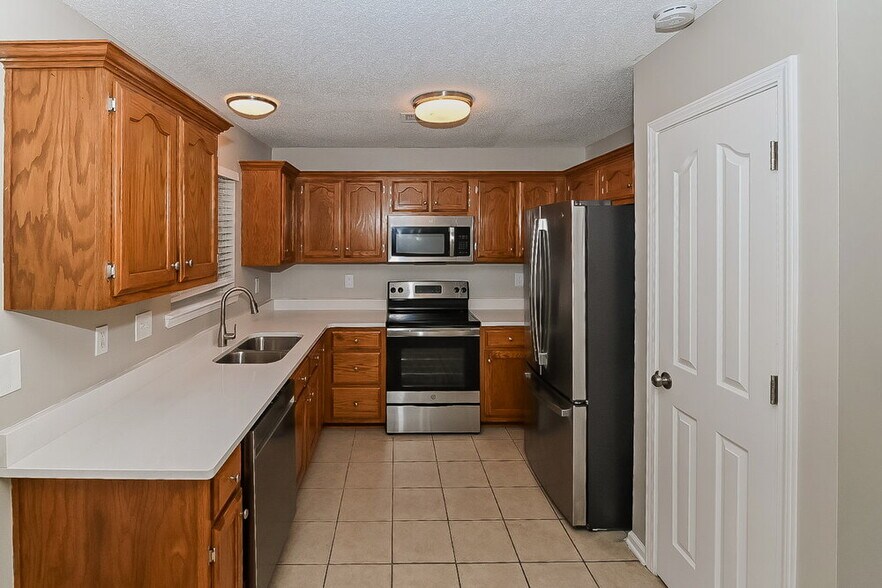 Building Photo - 9727 Pigeon Roost Park Cir