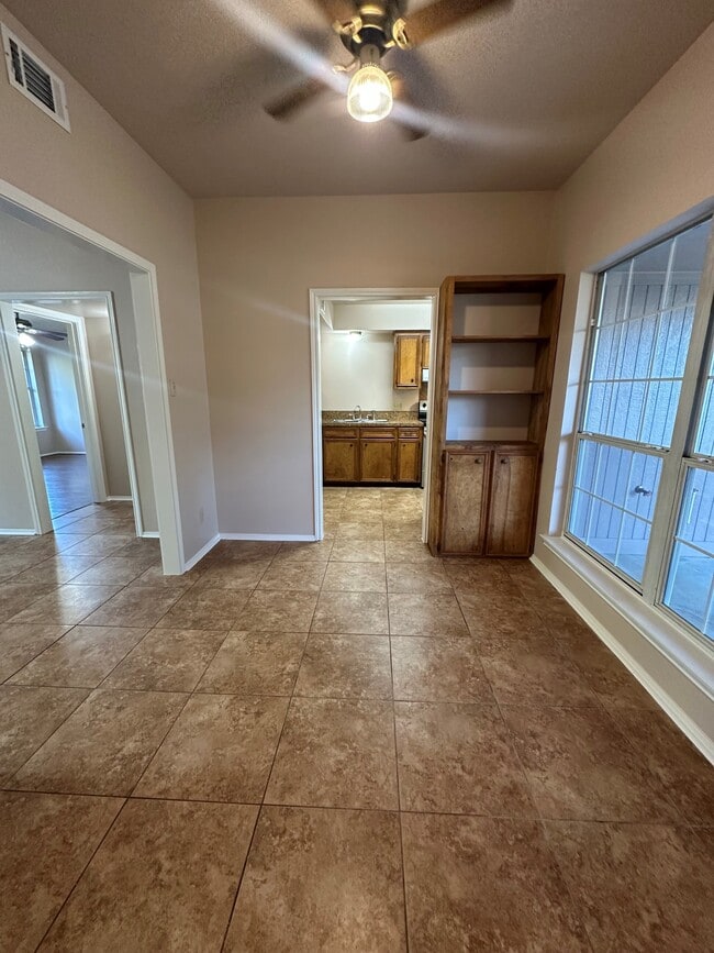 Building Photo - 2309 S Austin St