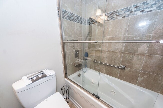 Building Photo - 2 Bedroom 1 Bath Condo in The Park at Rive...