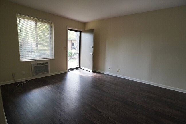 Building Photo - 2601 Hillsboro Pike