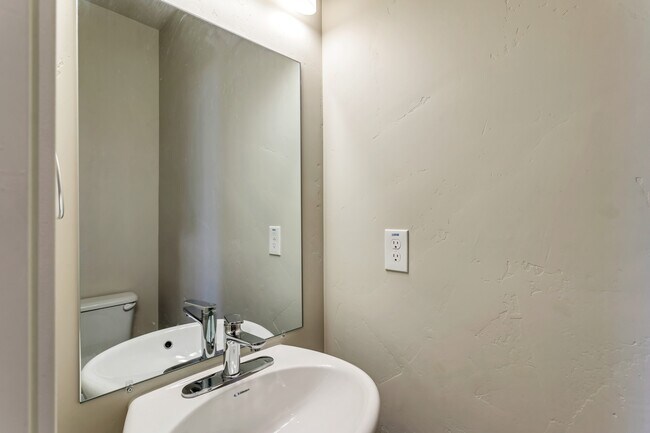 Building Photo - 808 S 1710 E