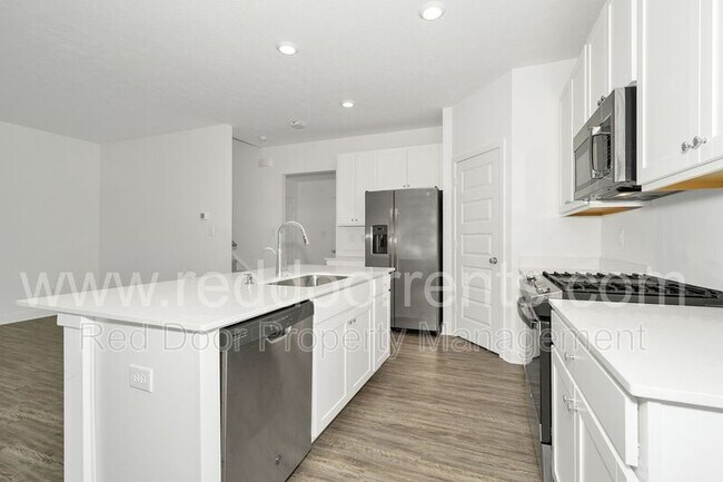 Building Photo - 6380 Apperson Dr