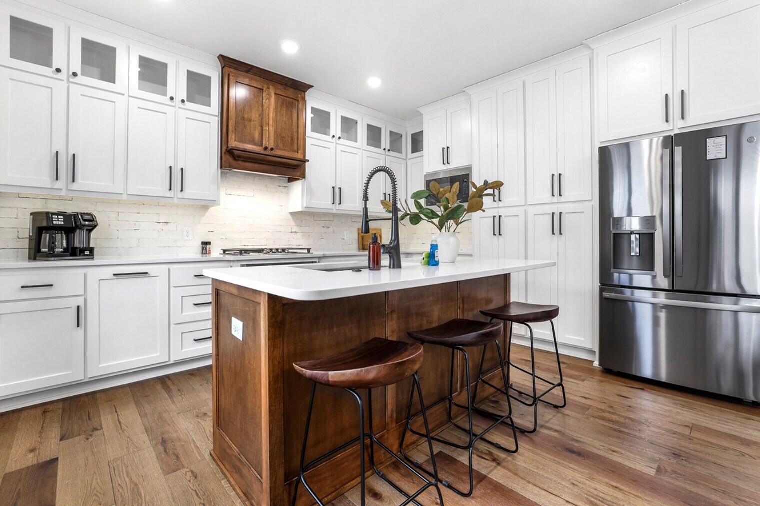 Building Photo - 109 NW Ozark Wy