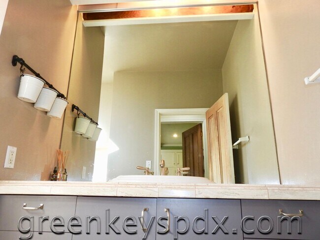 Building Photo - 10197-1136