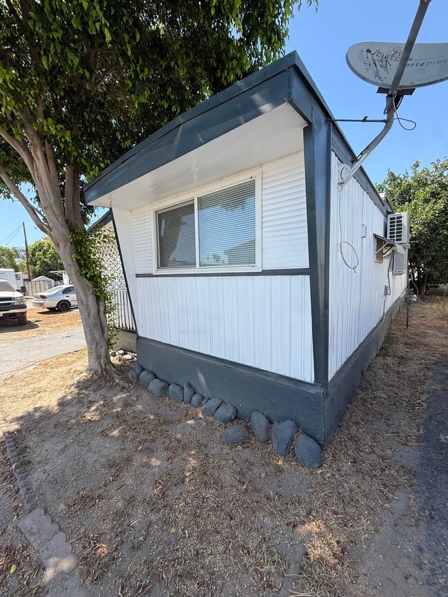 Building Photo - 62 Leota St