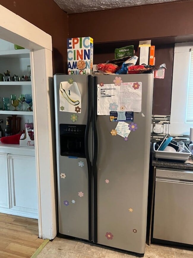 Building Photo - 5 bedroom, 3 bath home- Available August 2026!