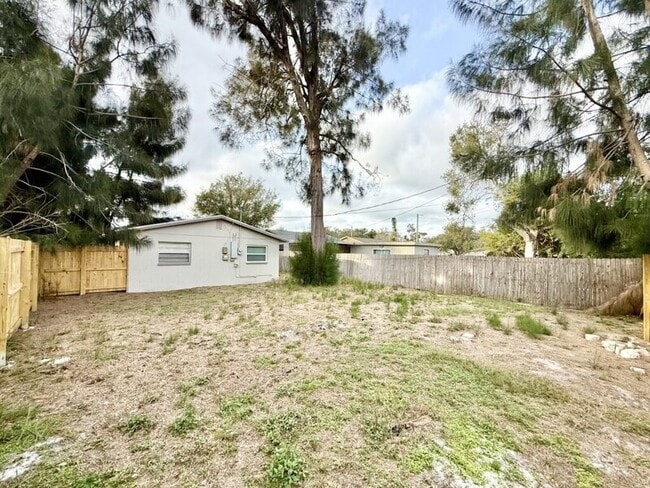 Building Photo - 4327 14th Ave S