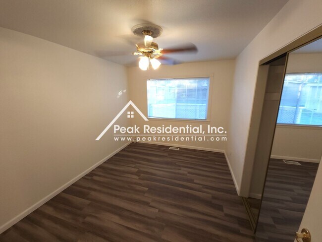 Building Photo - Nice 3bd/1.5 ba Carmichael Home With RV Access!