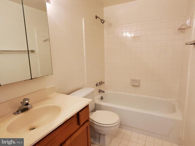 Building Photo - 6050 California Cir