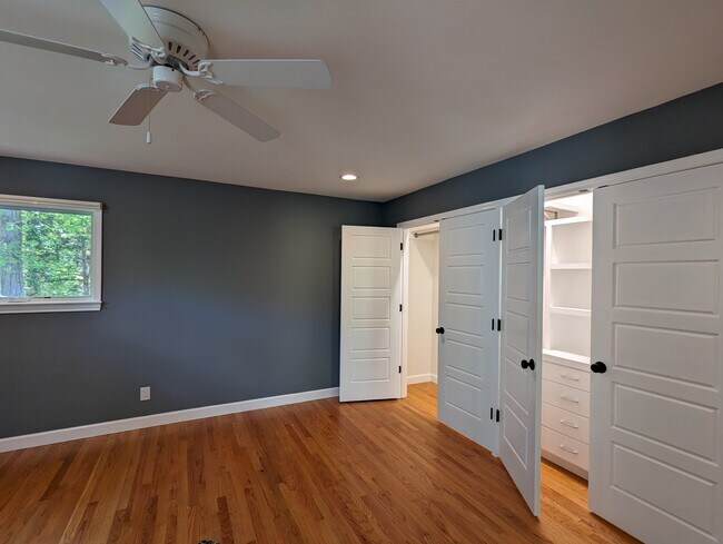 Building Photo - 113 W Murray Ave