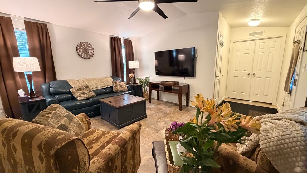 Building Photo - 1001 E Owens