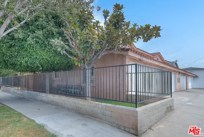 Building Photo - 13810 Funston Ave