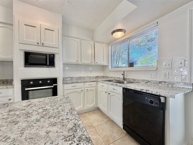 Building Photo - 2507 Coopers Post Ln