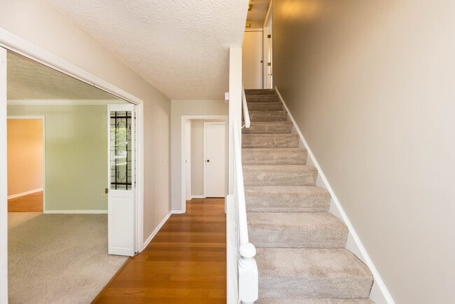 Building Photo - 8047 Simfield Rd