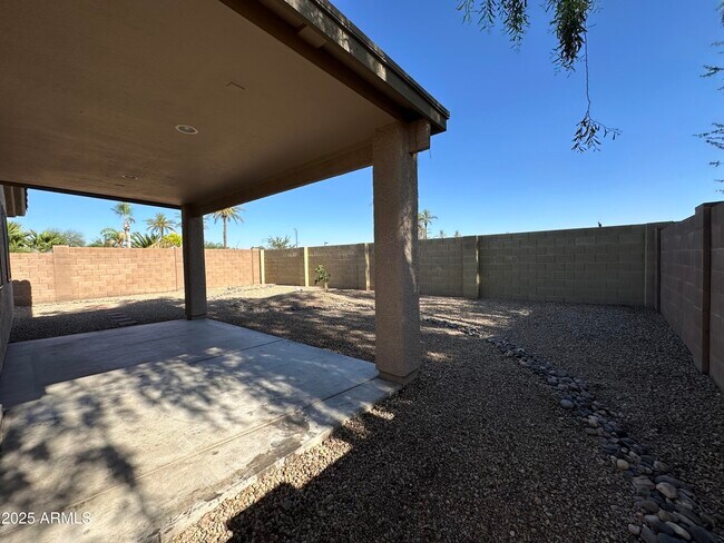 Building Photo - 14451 W Weldon Ave