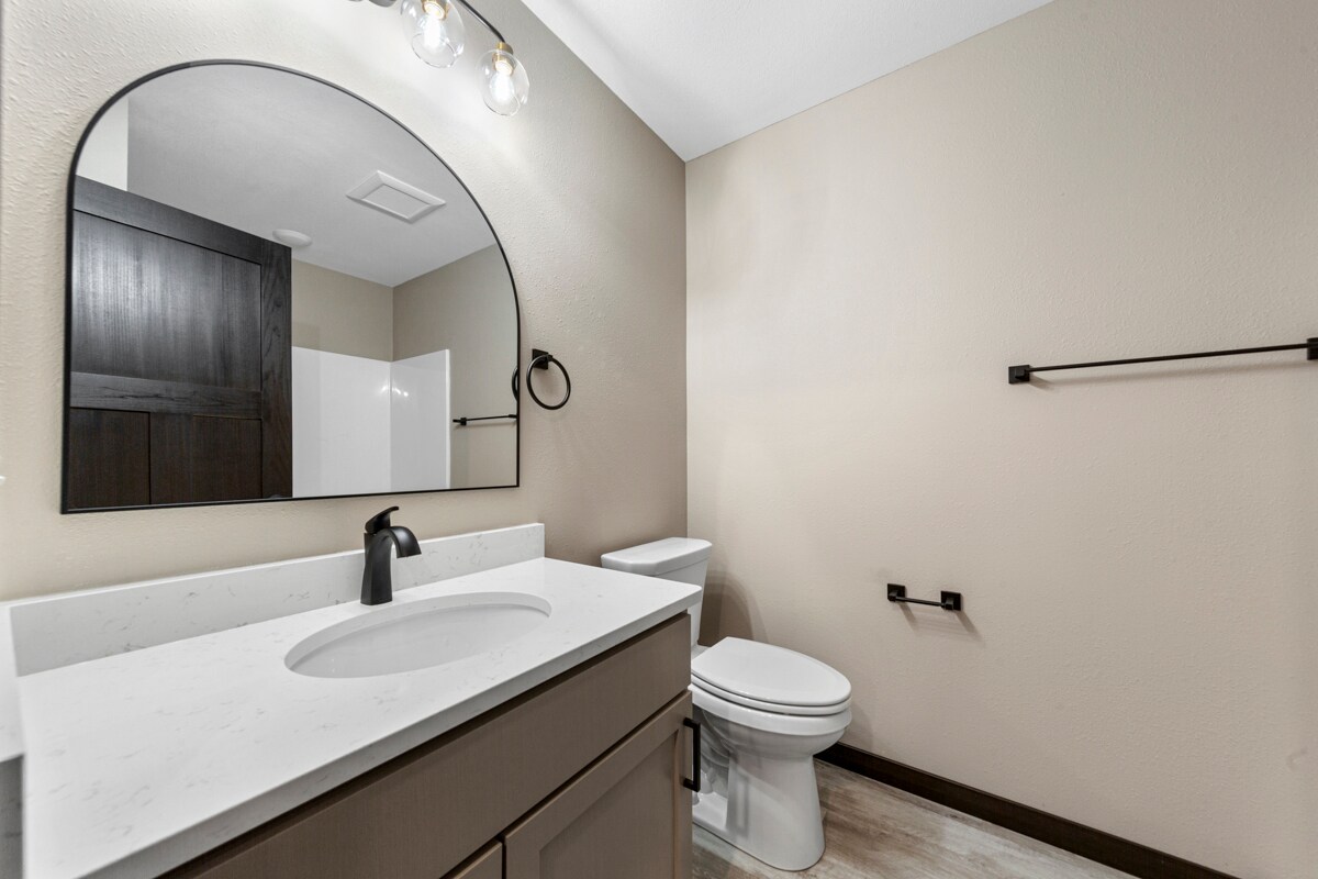 Building Photo - 3200 Noble Dr