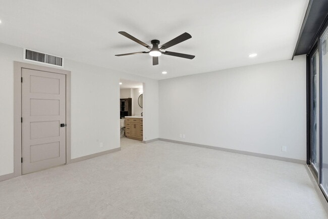 Building Photo - 5460 N Ocean Dr