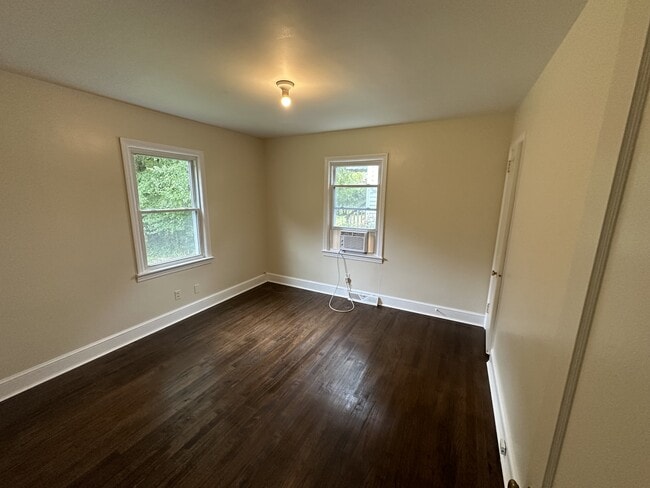 Building Photo - 373 Juless St
