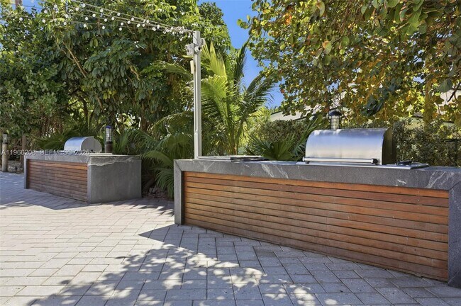 Building Photo - 613 Ocean Dr