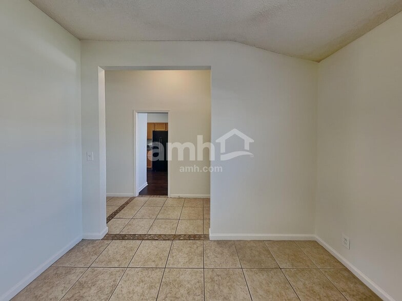 Building Photo - 3753 Woodbriar Dr