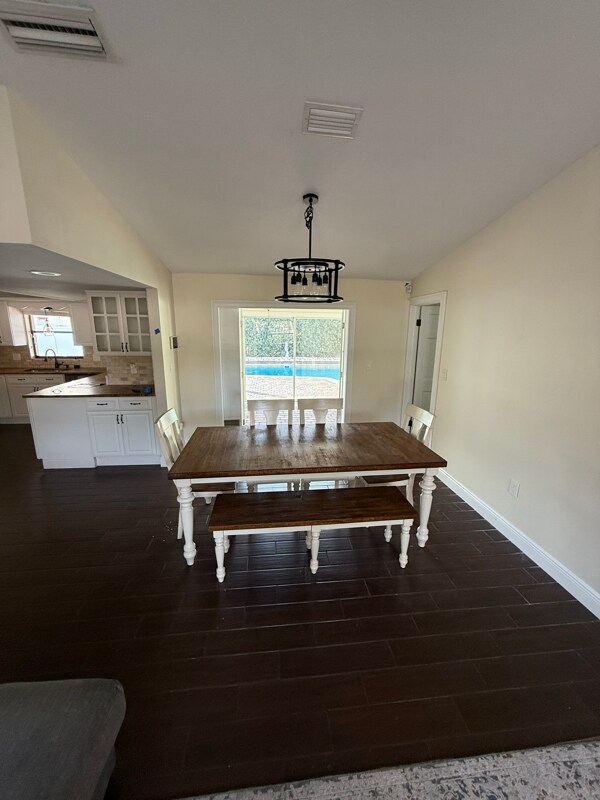 Building Photo - 9429 Laura Anne Dr