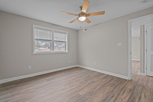 Building Photo - Newly Renovated, Uniquely Yours! Now Leasing 2 bed 1 bath Apartments.