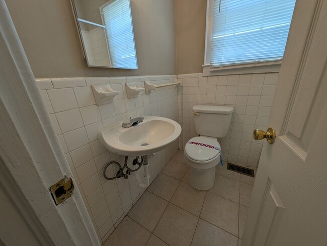 Building Photo - Downtown Concord Duplex Available Now