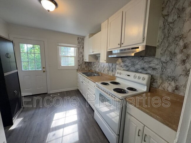 Building Photo - 2731 Knowles St