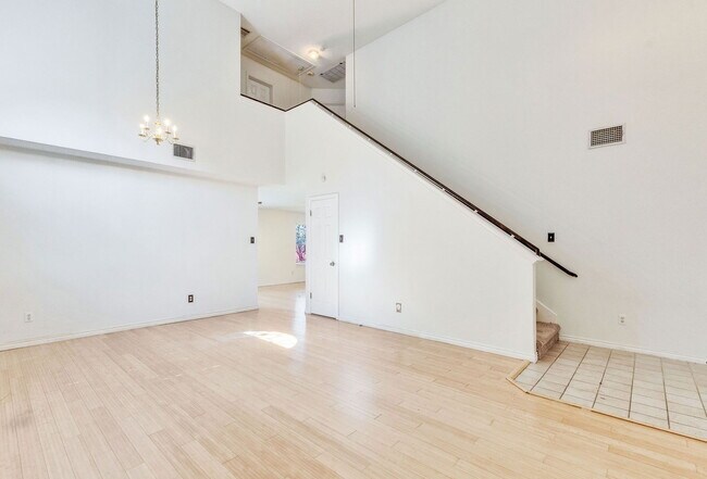 Building Photo - 3600 Cheyenne St