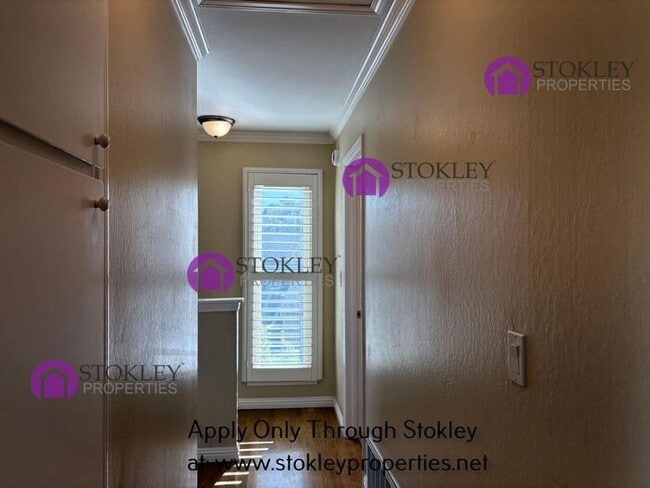 Building Photo - 323 Thistle Cir