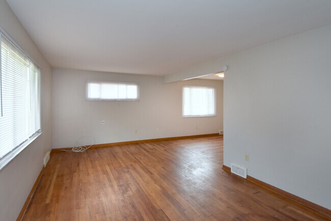 Living Area - 3101 Clermont Ave