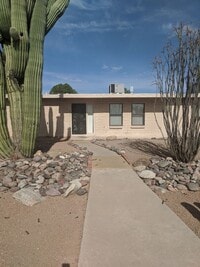 Building Photo - 2 Bedroom and 2 Bath Unit in a Five Plex
