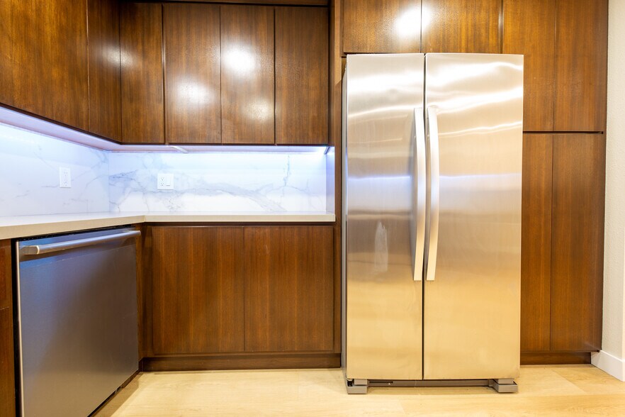 Building Photo - 3320 Judah St