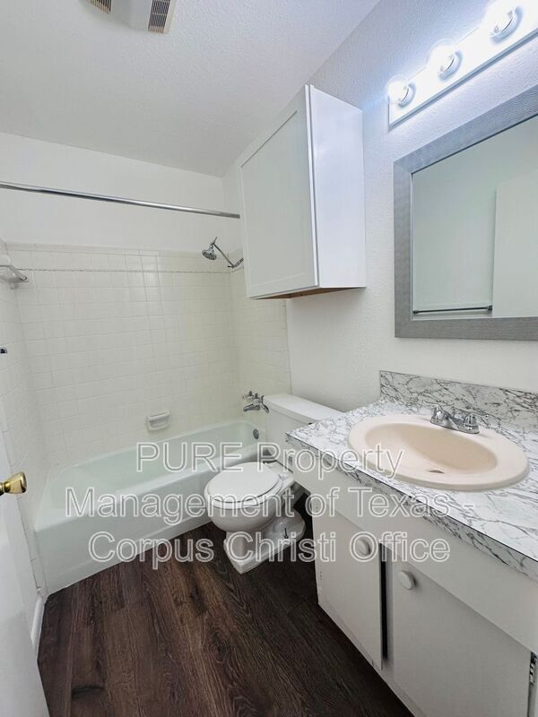 Building Photo - 4006 Panama Dr