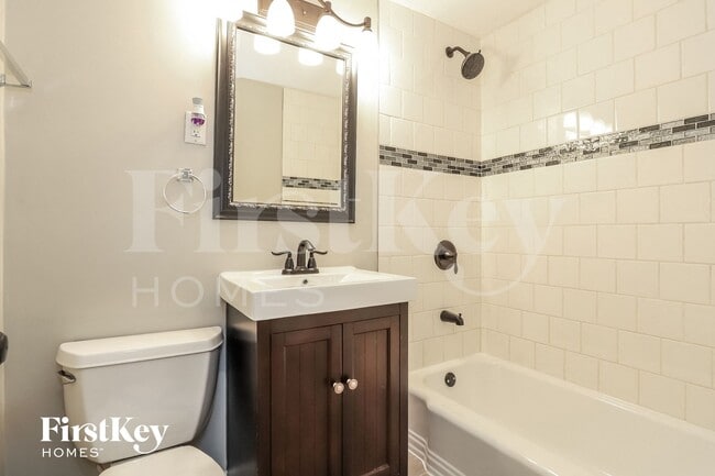 Building Photo - 1018 E 161st Pl