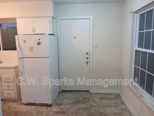 Building Photo - 3015 Avon St