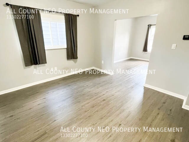 Building Photo - 2092 W 105th St