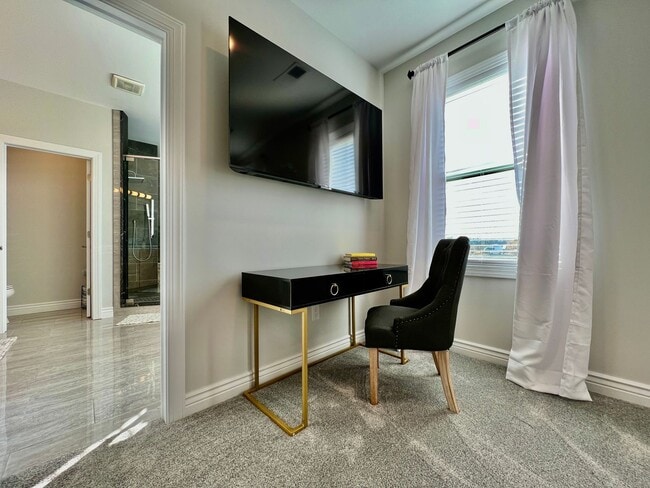 Building Photo - Luxury Home Incredible master suite Liberty Twp OH