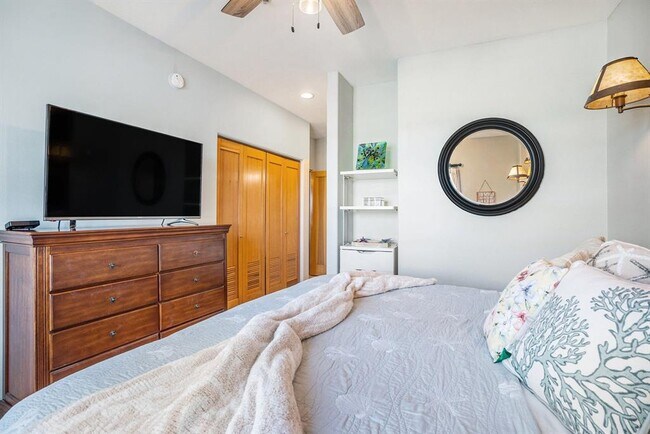 Building Photo - 9420 Seawall Blvd