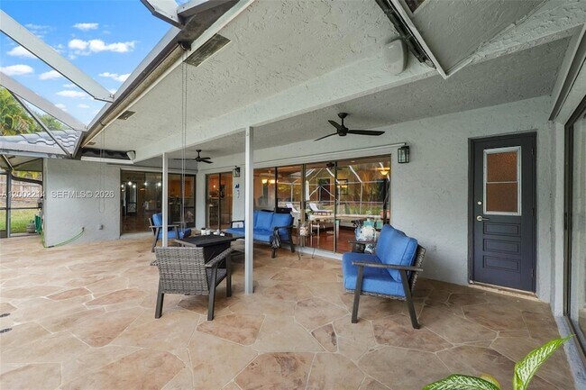 Building Photo - 6975 Bianchini Cir