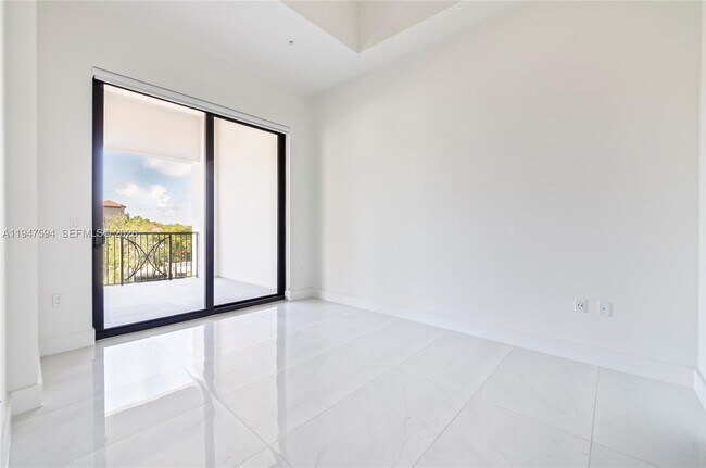 Building Photo - 301 Altara Ave