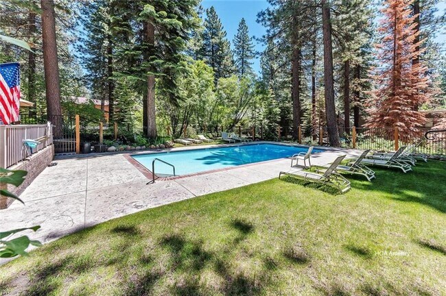 Building Photo - Great location in Incline Village