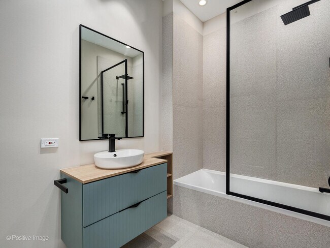 Building Photo - 1257 N Ashland Ave