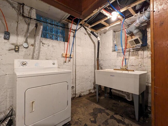 Building Photo - 6534 Deary St