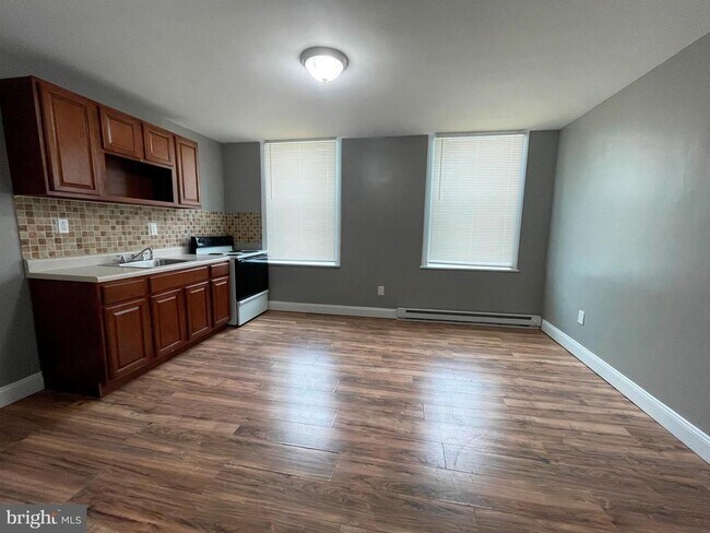 Building Photo - 1934 W Ontario St