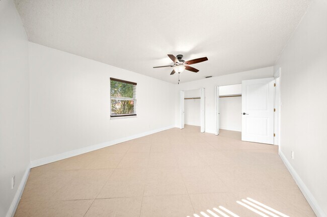 Building Photo - 2319 Tamarind Dr