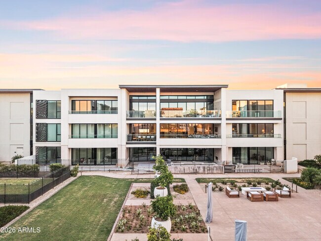 Building Photo - 6587 N Palmeraie Blvd