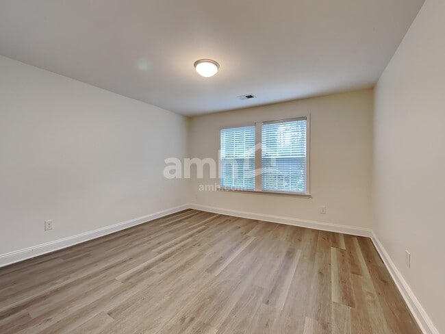 Building Photo - 317 Golf Rd