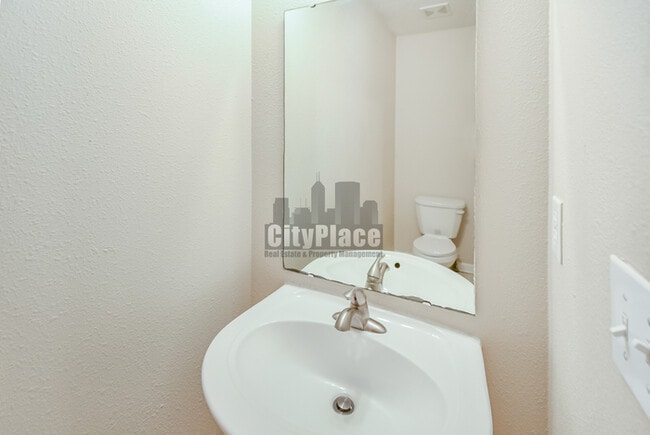 Building Photo - 11324 Roundwood Ct